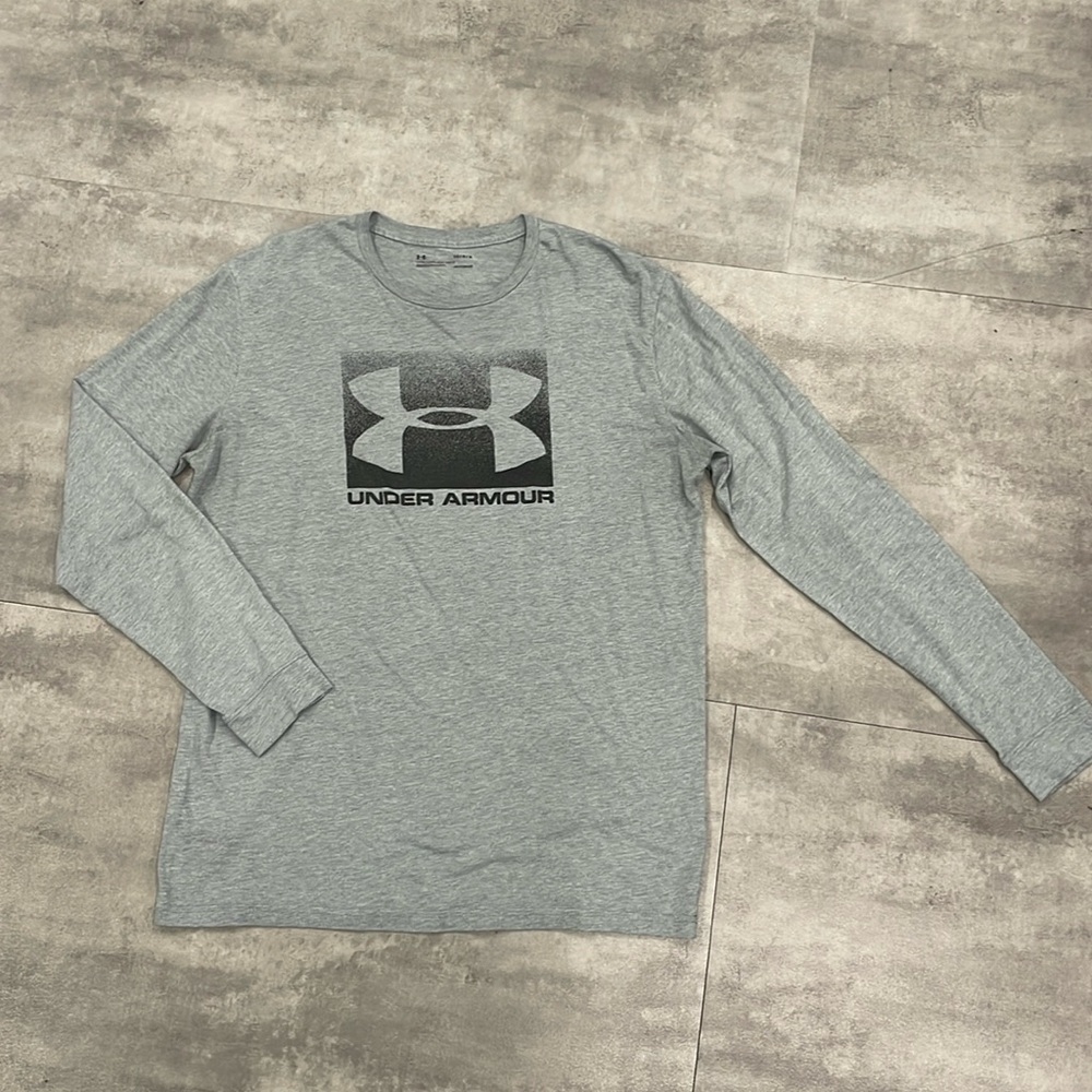 Men’s large Under Armour long sleeved heat gear T-shirt